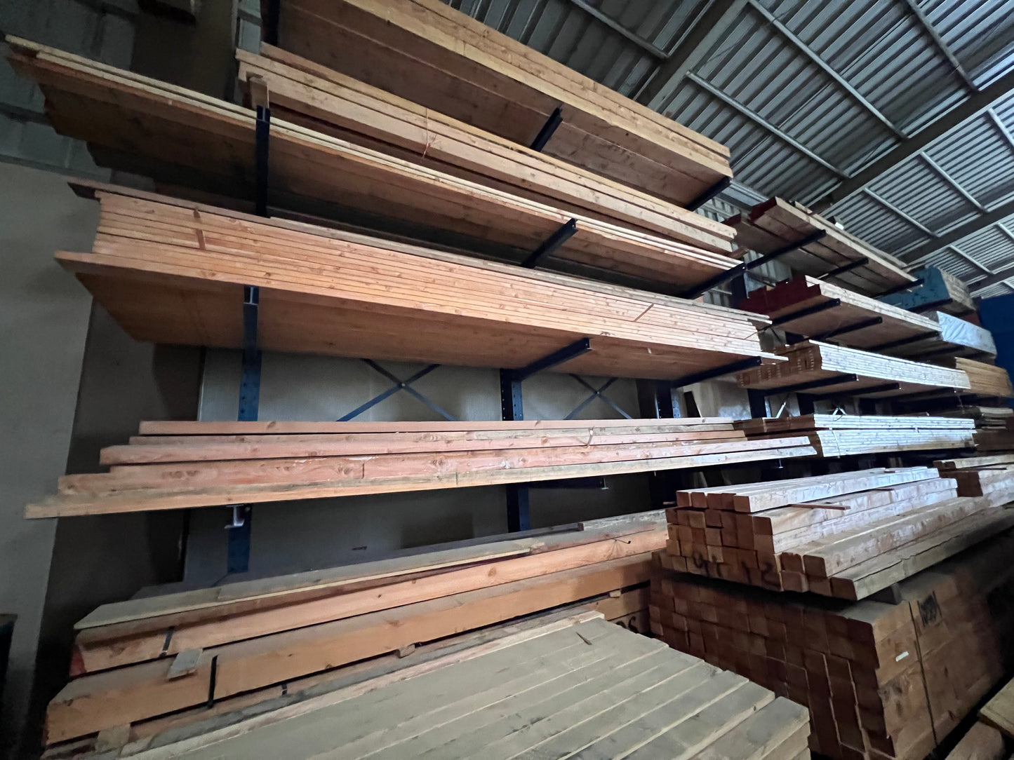 Barrote Madera PIno Americano 2x4x12 Madera Predimensionada – Calidad Premium para Construcción